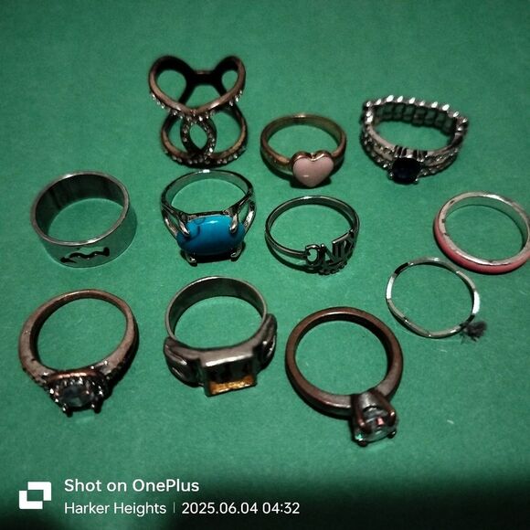 Lot of 10 Rings - Picture 9 of 10